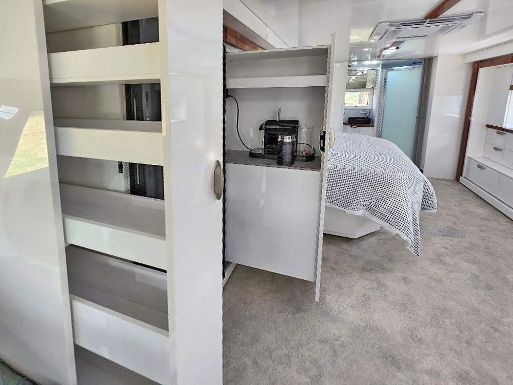 2802SL Double slideout luxury motorhome